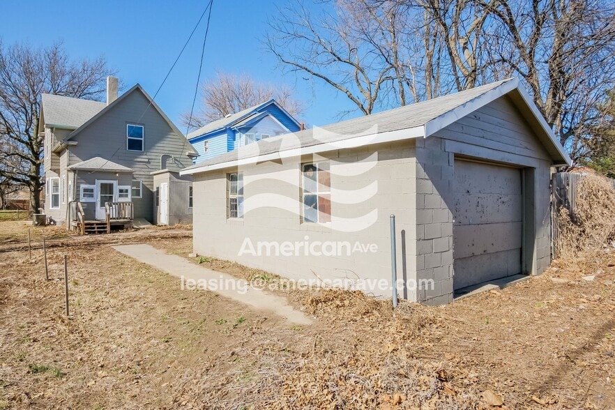 Building Photo - 2049 Florence Blvd