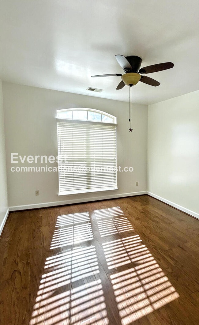 Building Photo - 281 Chapel Hill Trail