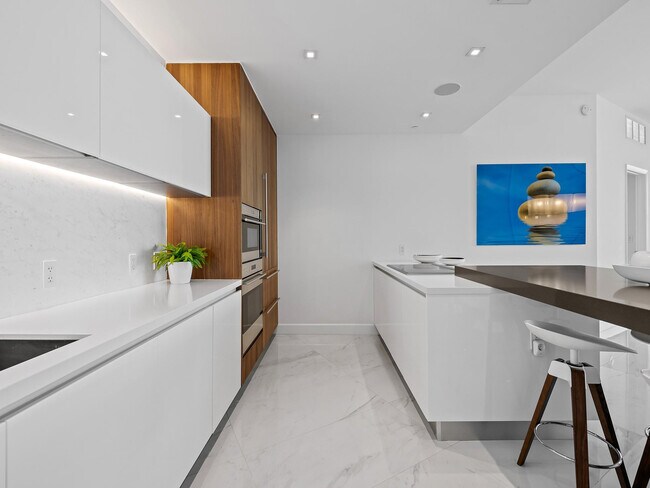 Building Photo - 701 N Fort Lauderdale Beach Blvd