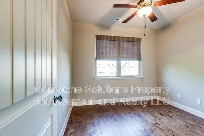 Building Photo - 1664 Hampshire Pl