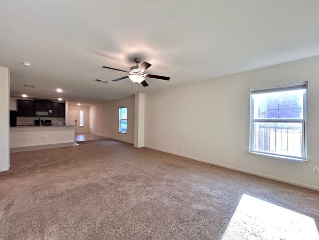 Building Photo - Comfortable 3 Bed / 2 Bath Home with Washer & Dryer and 2-Car Garage