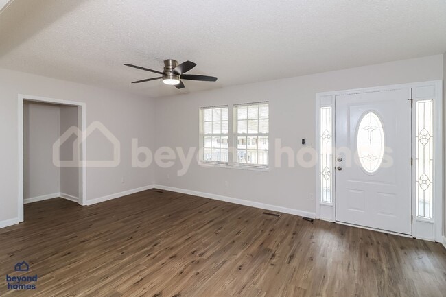 Building Photo - Gorgeous 4 bedroom / 3 full bath with 1,670 sq feet of space!