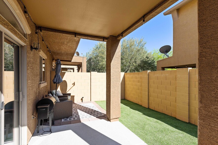 Covered Patio - 2250 E Deer Valley Rd