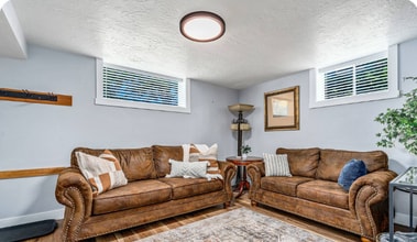 Building Photo - 444 N Oakley St