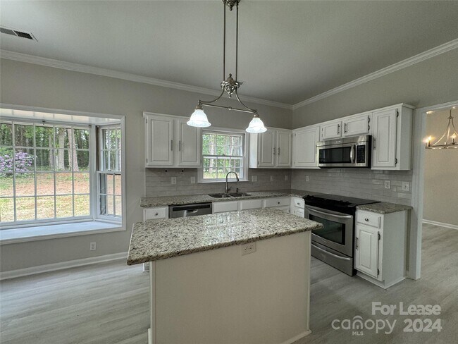 Building Photo - 129 Southhaven Dr