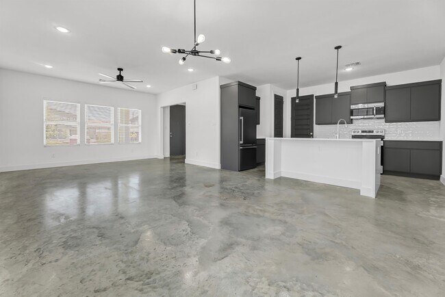 Building Photo - 3004 Alpha Wolf Ct