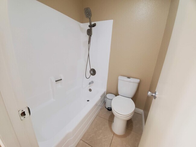 Building Photo - 2344 Hampstead Way