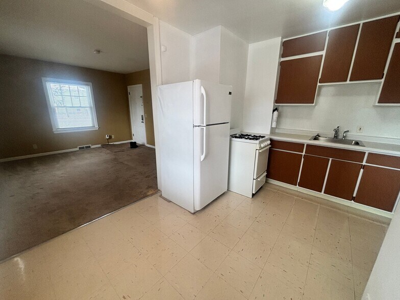 Building Photo - 142 N Riverview Dr