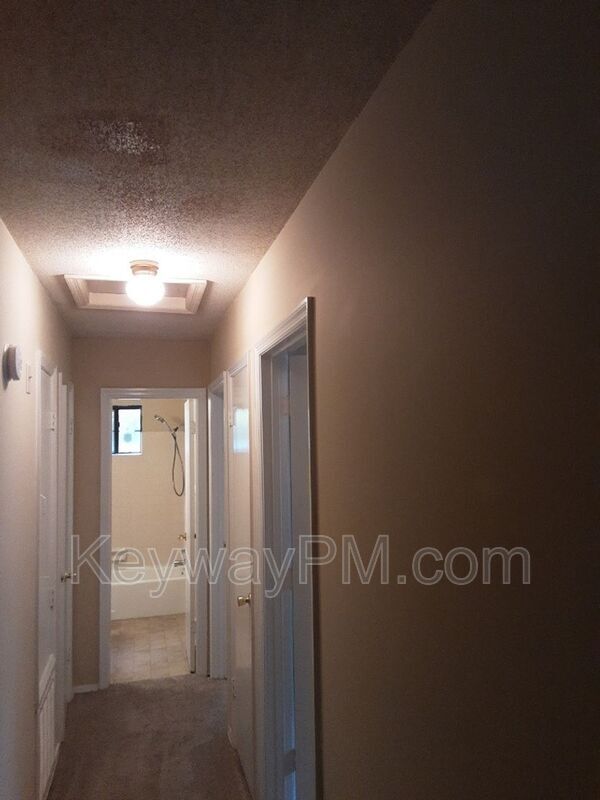 Building Photo - 4589 Hickory Dr