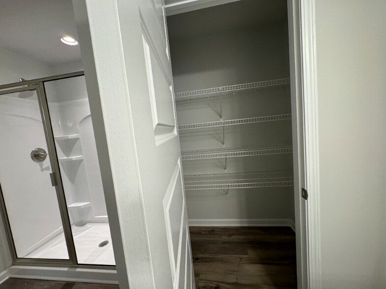 Building Photo - 3300 Westgate Park Dr