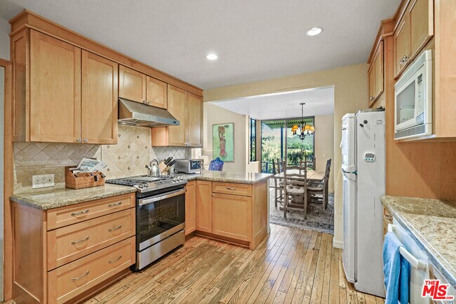 Building Photo - 730 Basin Dr