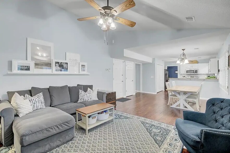 Family Room - 1579 Wabeek Way