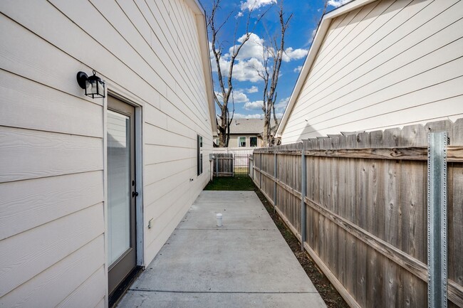 Building Photo - Froli Villas Alex Plan