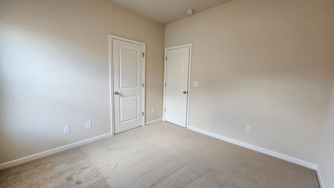 Building Photo - Modern Corner-Lot Townhome in Berkeley Vil...