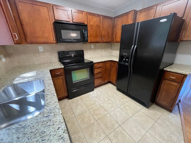 Building Photo - Sweet Spot in Carrboro! Inviting, updated 3br 2ba condo...Walk to Weaver St. & minutes to UNC