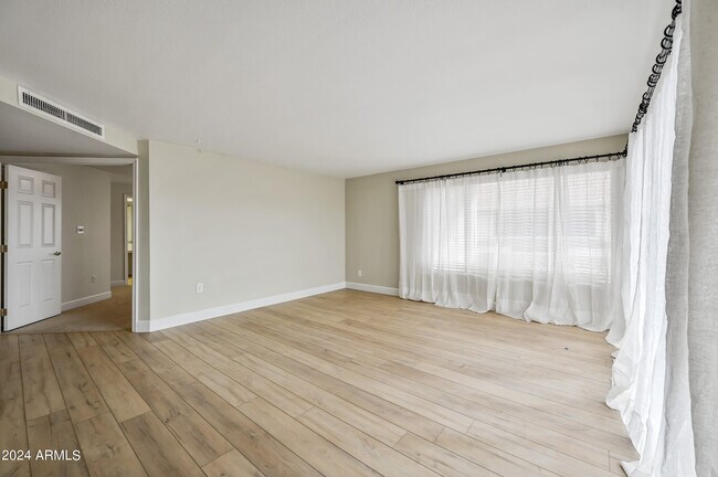 Building Photo - 17404 N 99th Ave