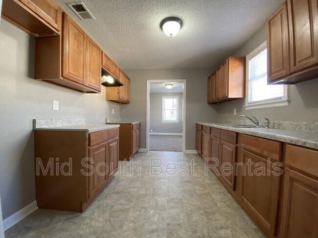 Building Photo - 3140 Sinclair St