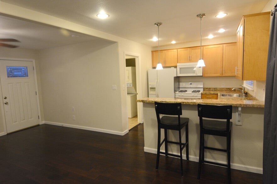 Building Photo - 2835 Whipple Ave