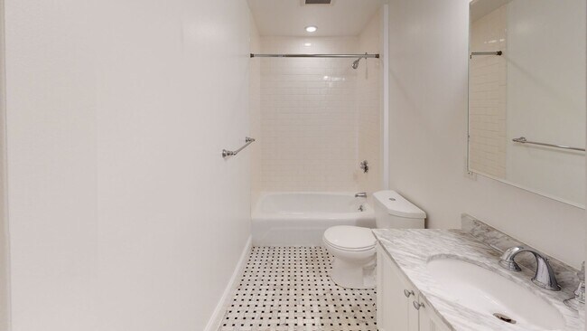 Building Photo - 6/1 No Fee! Spacious, sunny 3BR/1.5BA between Harvard & Porter!