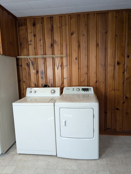 Building Photo - 535 Saint Joseph St