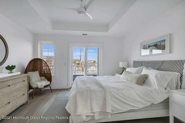 Building Photo - 916 Ocean Ave