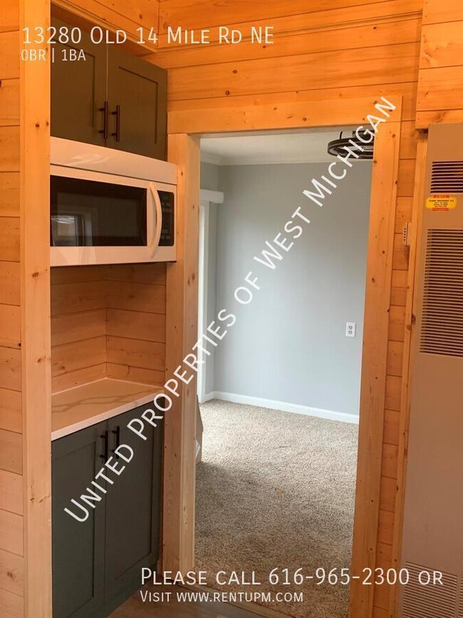 Building Photo - Available Now | Cute Studio in Greenville ...