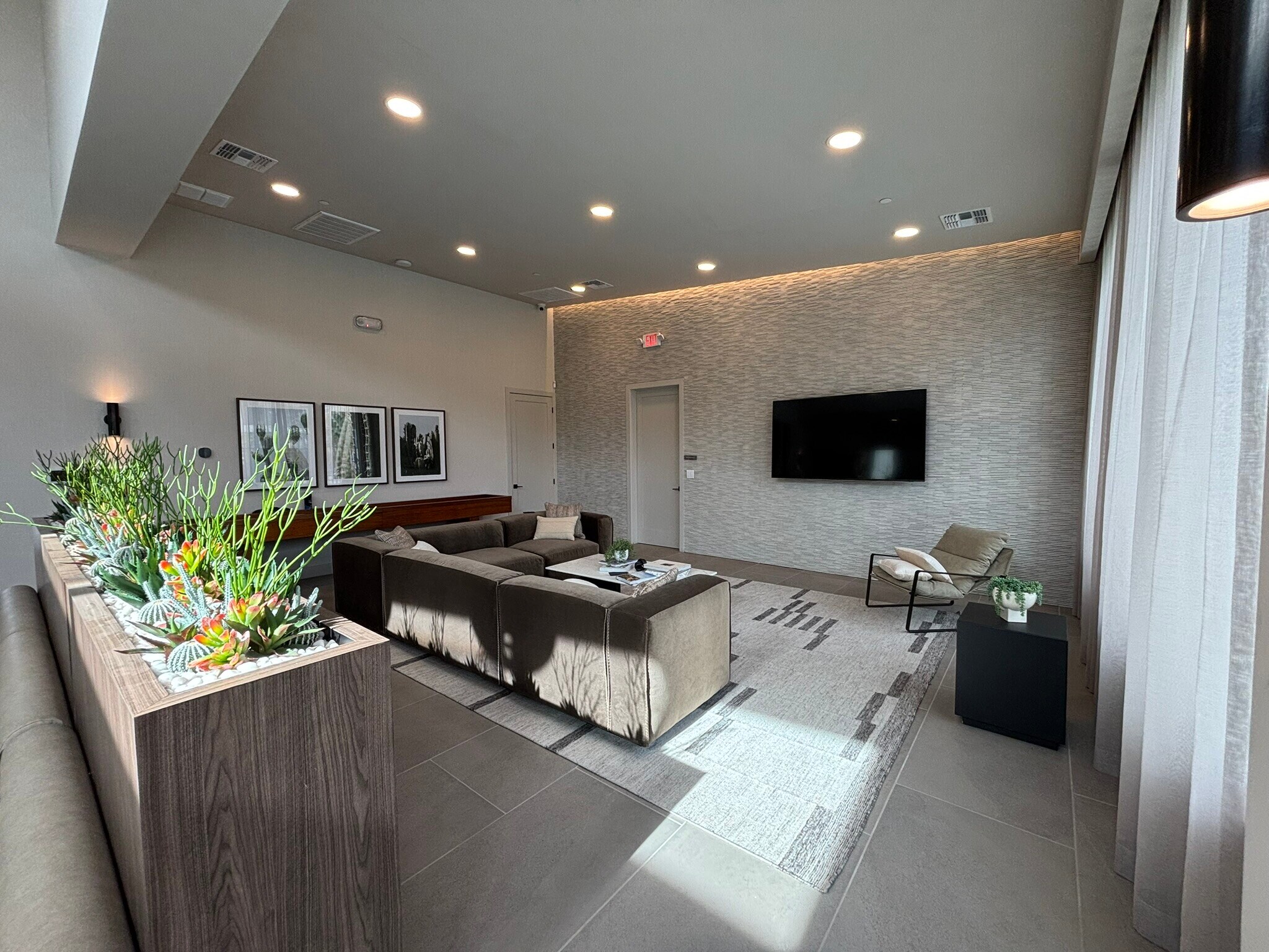 Building Photo - 2121 W Sonoran Desert Dr