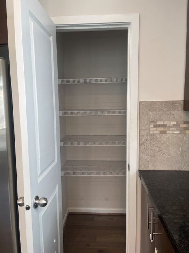 Building Photo - 3bd/2.5ba Lynnwood Townhome