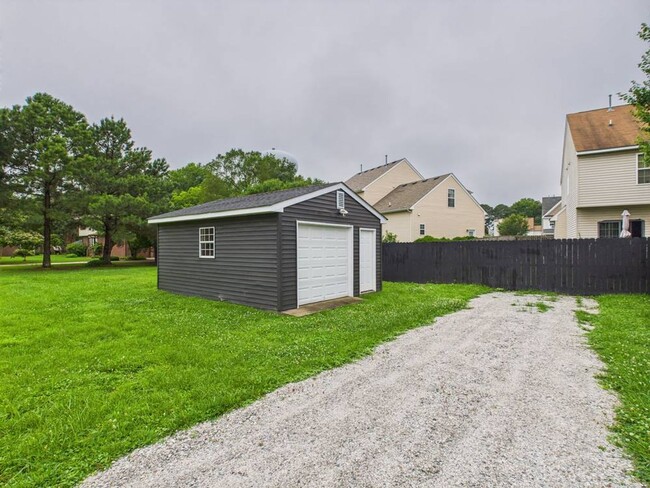Building Photo - Beautiful 3 Bedroom 2 Bathroom 1 car Garag...