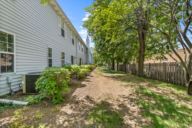 Building Photo - 1127 Orleans Dr