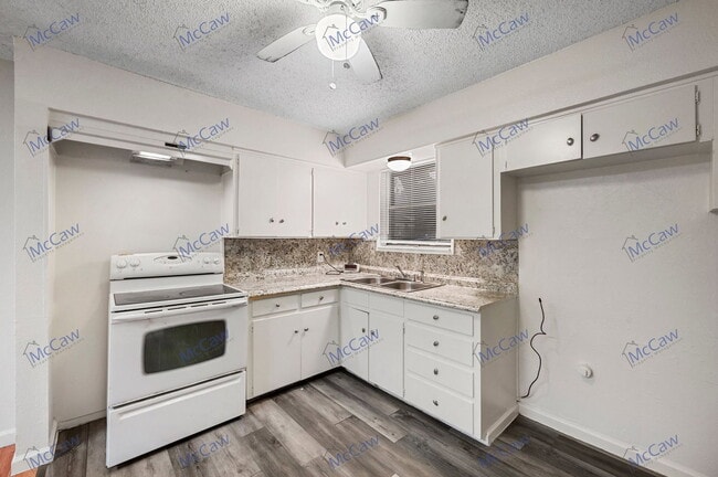 Building Photo - 3532 Hilton Dr