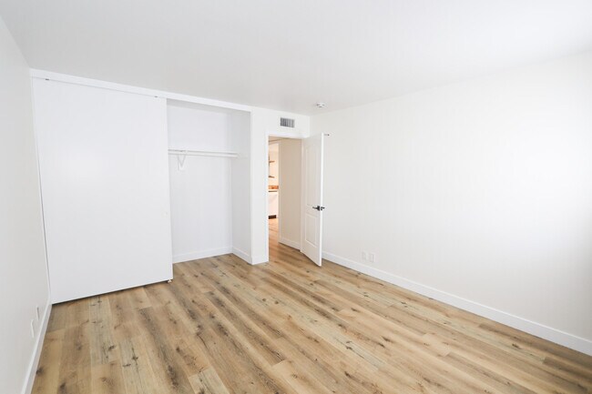 Building Photo - 9647 Spyglass Ave