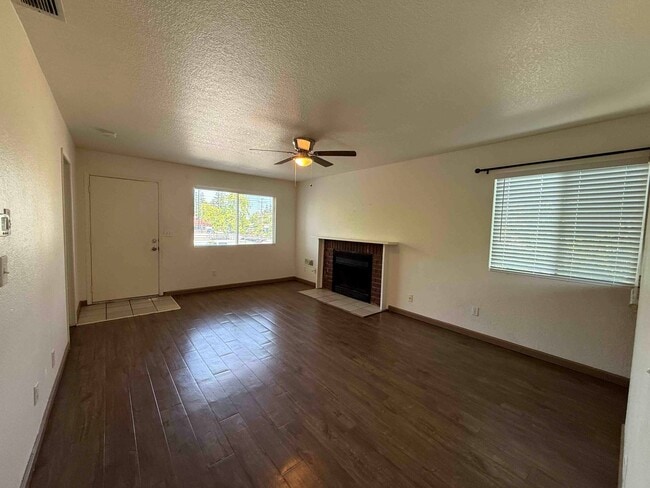 Building Photo - 2 Bed 2 Full Bath Condo