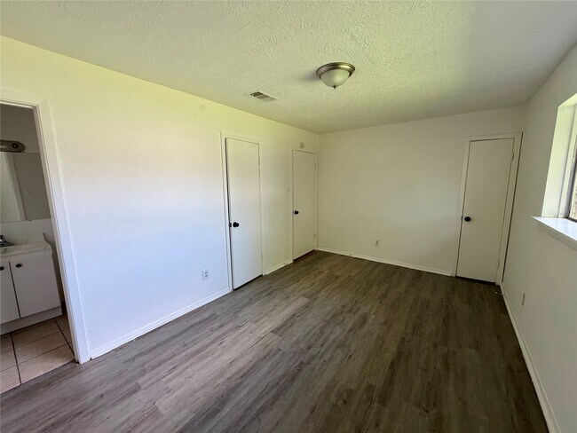 Building Photo - 12818 Segrest Dr