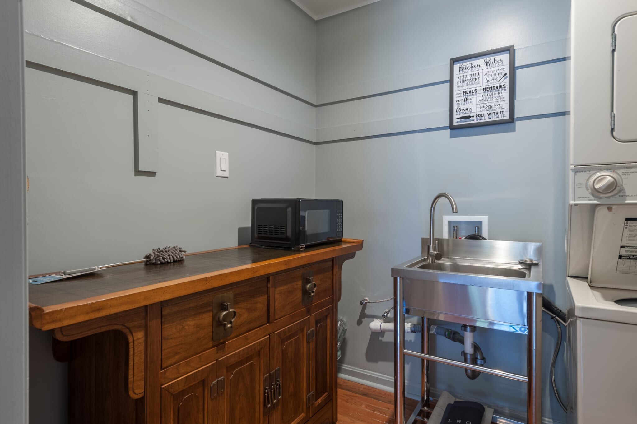 Kitchen - 202 Chinaberry Dr
