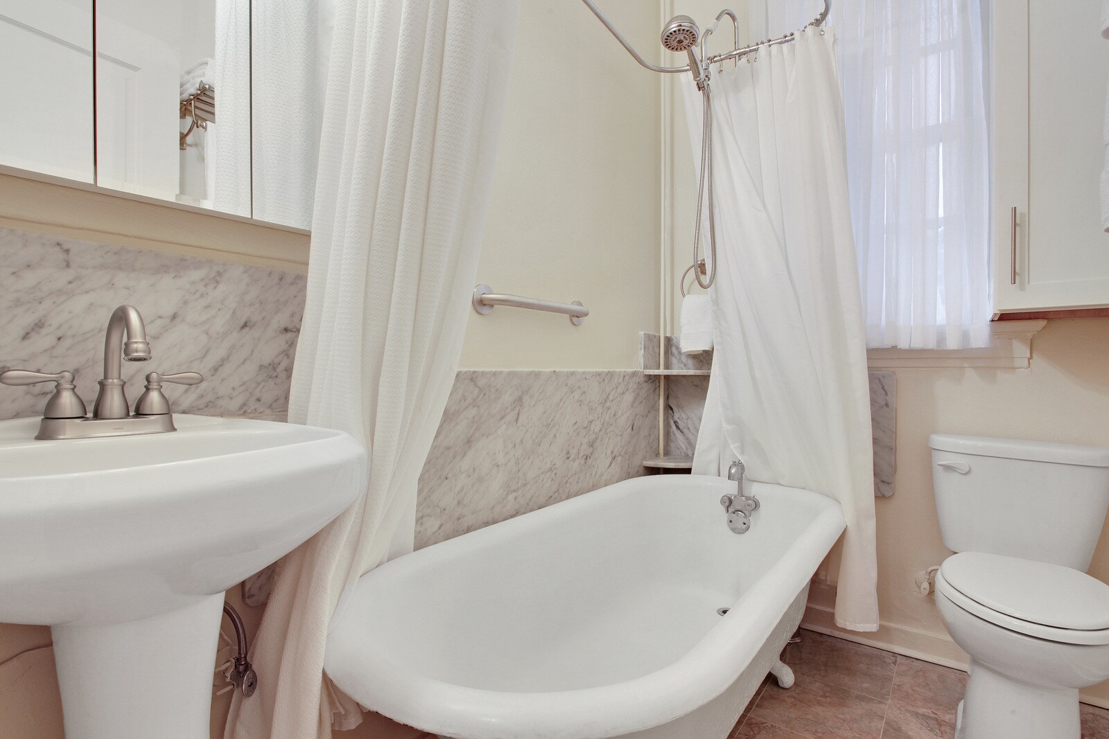 Bath - 4 Fontainebleau Dr