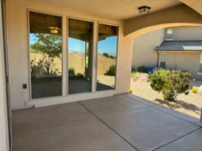 Building Photo - 4 Bedroom Condo With a Community Pool and ...