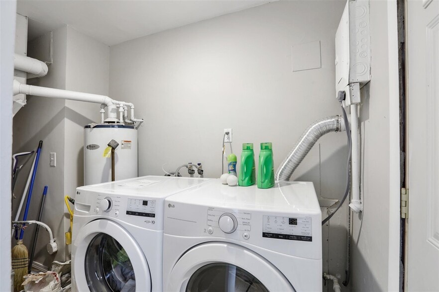 Laundry ON SITE! - 903 N Gregory St