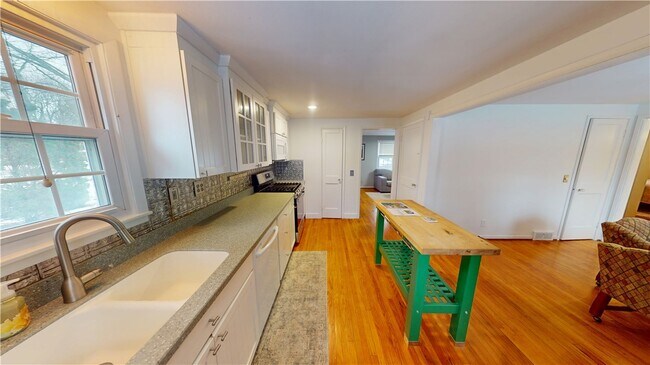 Building Photo - 940 S Grosvenor Rd