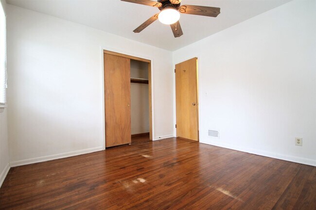 Building Photo - 3 Bedroom / 2 Bath Home AVAILABLE NOW!