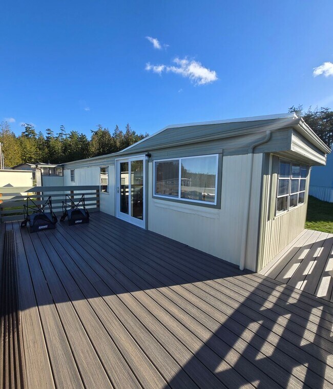 Building Photo - 2 Bed, 1 Bath - Move-In Ready in Cape George with Water Glimpses For Rent!