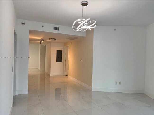 Building Photo - 501 NE 31st St