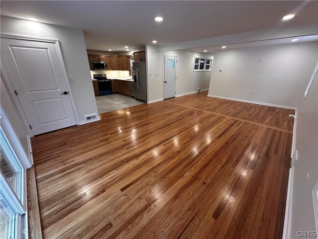 Building Photo - 14 Forest Rd