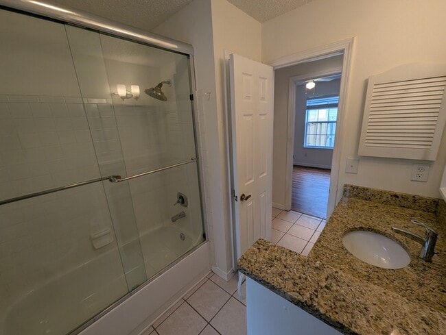 Building Photo - 108 N Lake Cir