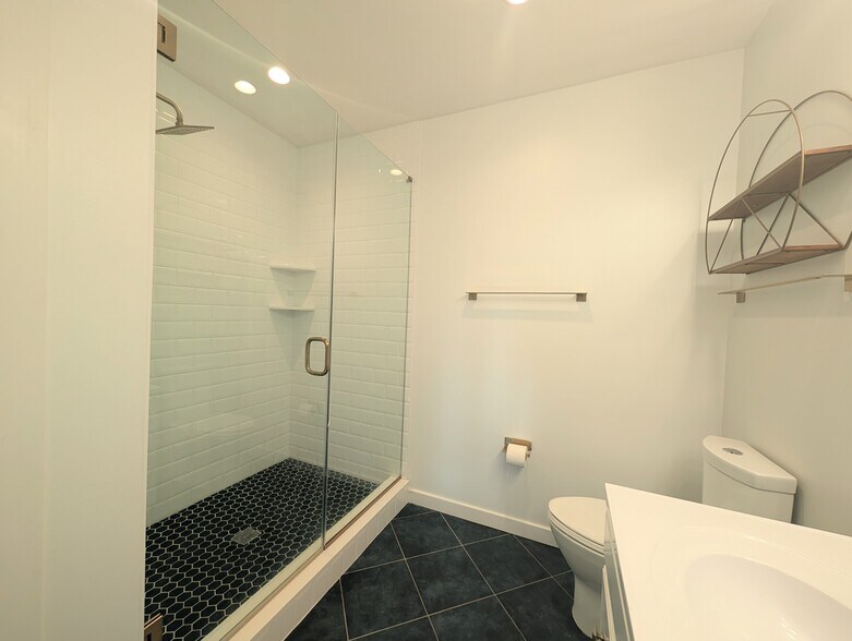 Building Photo - 1500 N American St