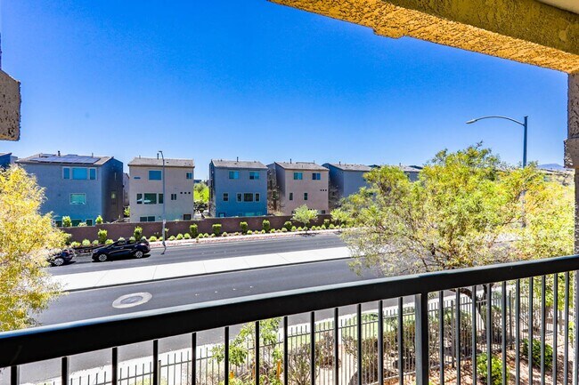 Building Photo - 3 Bed, 2 Bath -Gated- South West Las Vegas