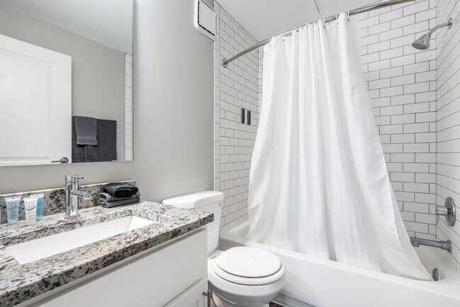 Building Photo - 615 N East St