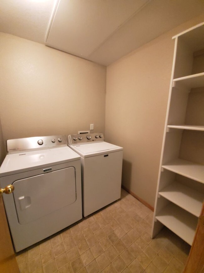 Building Photo - Charming Condo in West Point Condominiums
