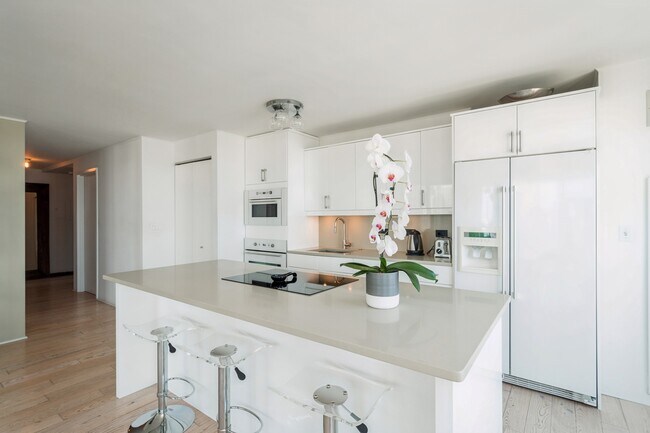 Building Photo - 2 E Erie St