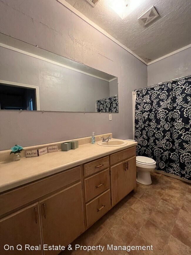 Building Photo - 4 br, 2 bath House - 1306 Barton Lane